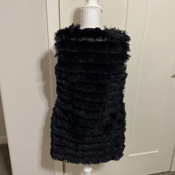 Black Buckle Daytrip Size S Black Faux Fur Vest! - Picture 3 of 7